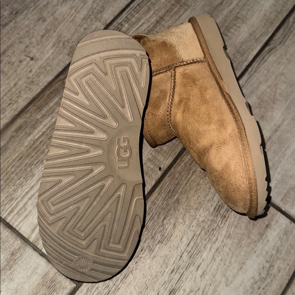 UGG CLASSIC BOOT 
GIRLS SIZE 3 - Picture 4 of 5